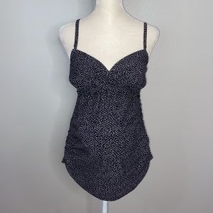 Isabel Maternity NWT black and white swim top size small